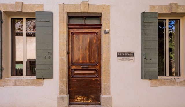 Une Ancienne Ferme Agricole Entièrement Rénovée au Centre de la Provence