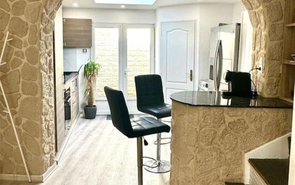 Une belle maison avec 2 chambre