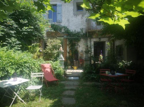 Une chambre au jardin