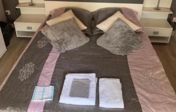 Une chambre à louer pour 1 ou 2 personnes avec petit-déjeuner inclus