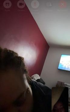 Une chambre dans une maison