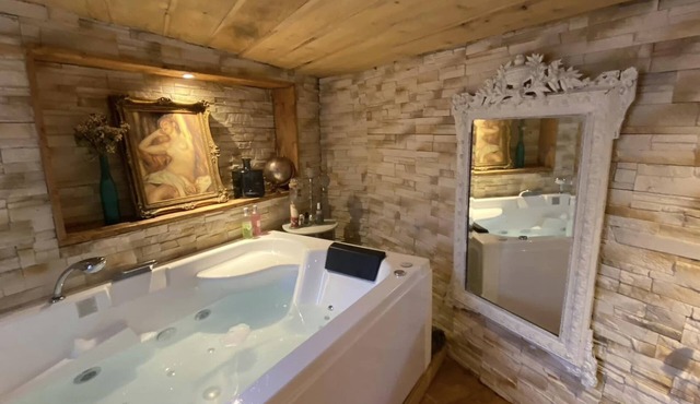 Une Chambre Inoubliable Type Chalet Avec Grande Balnéothérapie