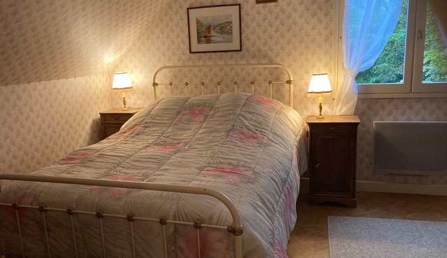 Une Maison au Calme Dans un Grand Parc