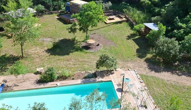 Une Maison Tout Confort, son Grand Terrain Nature et sa Piscine Juste Pour Vous!