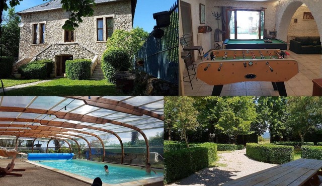 Une Piscine Chauffée et Couverte Un SPA 6 Places