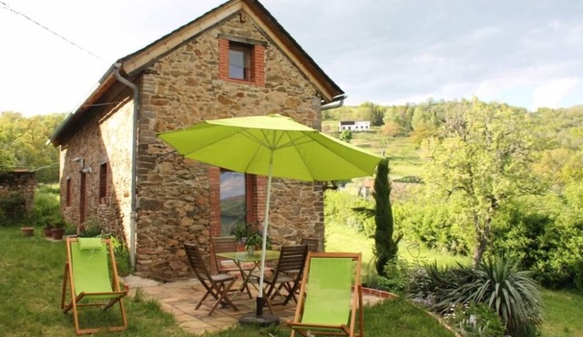 Une Sorcière sur le toit - Gîte* en Aveyron: Countryside and absolute tranquillity!