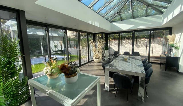 Une Villa de Rêve Pour les Jeux Olympiques à La Varenne : Détente et Élégance -