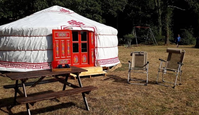 Une Yourte Avec vue sur le lac du Der