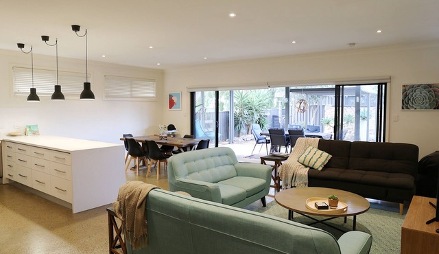 Uneek Coastal Living - Pet friendly, NETFLIX, WI-FI