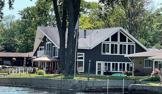 Unforgettable 4 bedroom 3 bath waterfront cabin