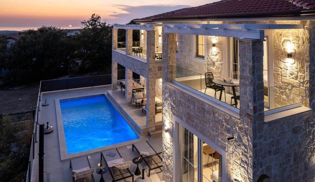 Unforgettable family moments & magical sunsets with breathtaking panoramic view