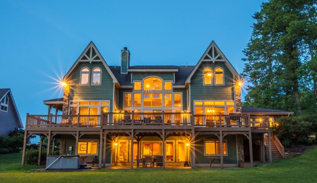 Unforgettable | Indoor Pool, 2 Hot Tubs, Pool Table