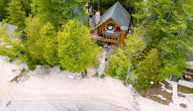 Unforgettable Log Cabin Experience: Family-owned, Lakefront, Private Beach