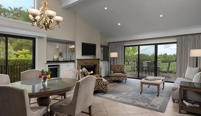 Unforgettable Napa Vacation! 2 Spacious Suites w/Full Kitchen, Outdoor Pool!