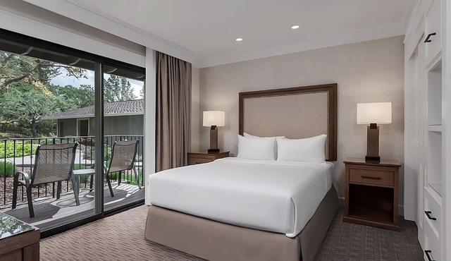 Unforgettable Napa Vacation! 4 Relaxing Suites, Onsite Golf Course, FREE Parking