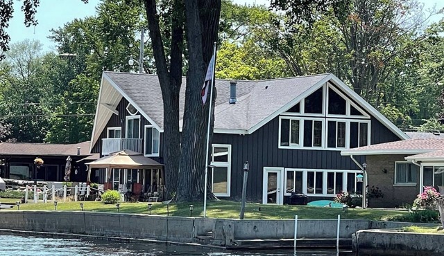 Unforgettable Paw Paw Lakefront Retreat | 4BR| 3BA