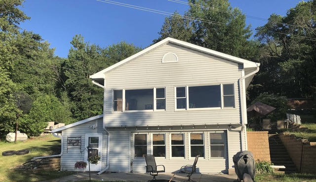 UNFORGETTABLE SUNSETS!!! Family, Fishing and Fun getaway on a three lake chain!!