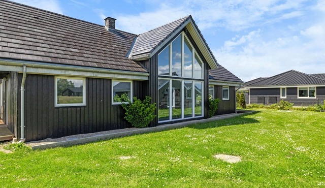 "Ung" - 460m from the sea by Interhome