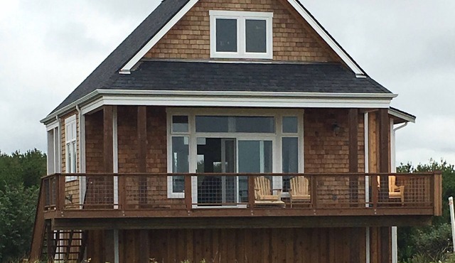 Uninterrupted Pacific Ocean views