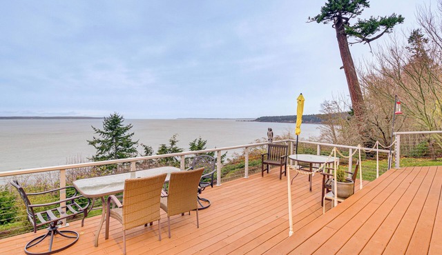 Uninterrupted Water Views! Whidbey Island Getaway