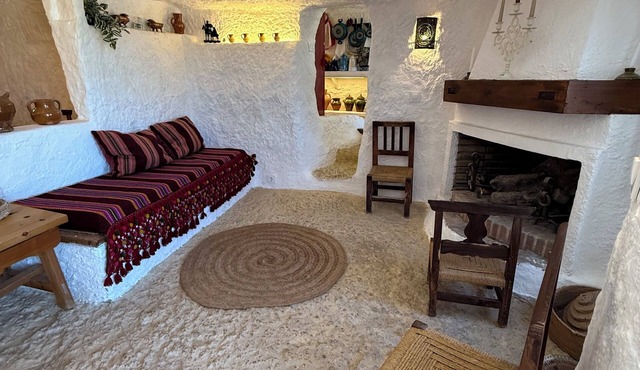Unique, romantic & authentic CAVE house in Spain, Chinchilla de Montearagon
