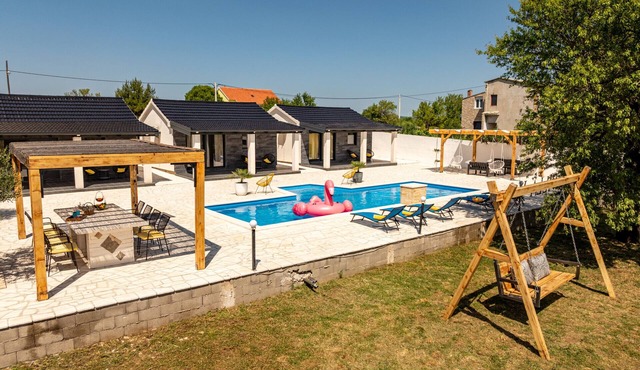 Uniqe Villa-V with a large pool