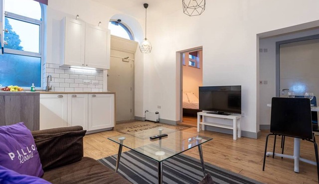 Unique 1 Bedroom Apartment by Pillo Rooms