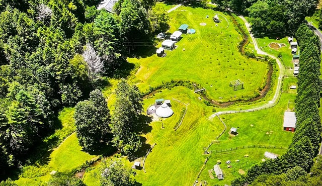 unique 1-bedroom apt Organic Farm&Resort in Murphy with AC