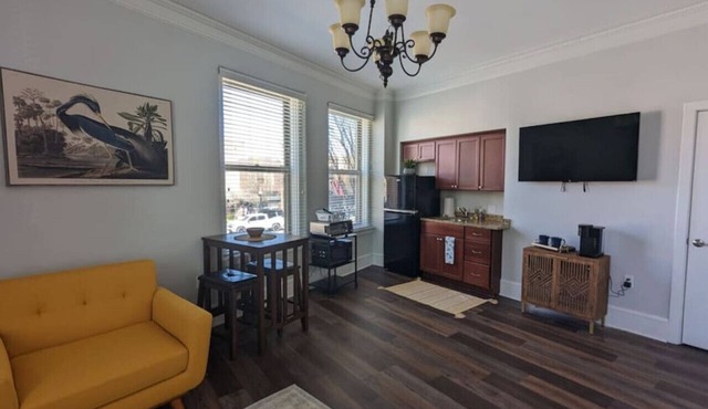 Unique 1 BR/1BA Stay in Downtown - 204