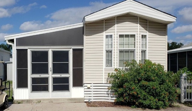 Unique 2-BDRM in Sun Outdoors Sarasota Resort - Includes Golf Cart - Sleeps 6!n