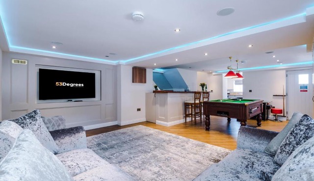 Unique 2-bed barn in Beeston by 53 Degrees Property, ideal for Families & Friends, Great Location - Sleeps 4