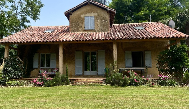 Unique 2 Bed converted Designer’s Pigeonneir