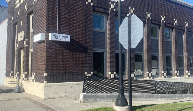 Unique 2 Bedroom Suite right on the Town Square