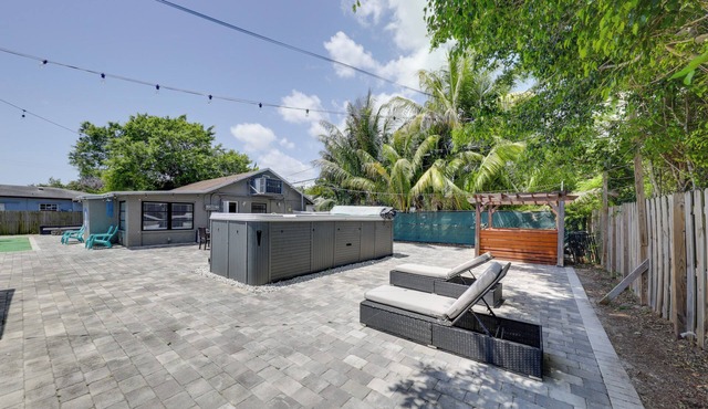 Unique 2 House Rental: 3 Mi to Beach & Boardwalk