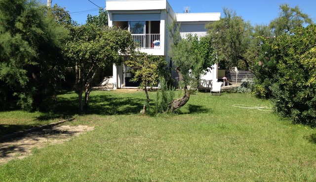 UNIQUE 200m2 seafront villa with direct sea access via a 1000m2 garden