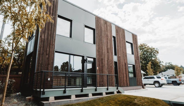 Unique 3 Bed 2 Bath Full Wood Home, Pet-friendly