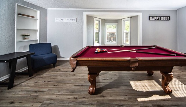 Unique 3 Bedroom w/ Pool Table & Fire Pit!