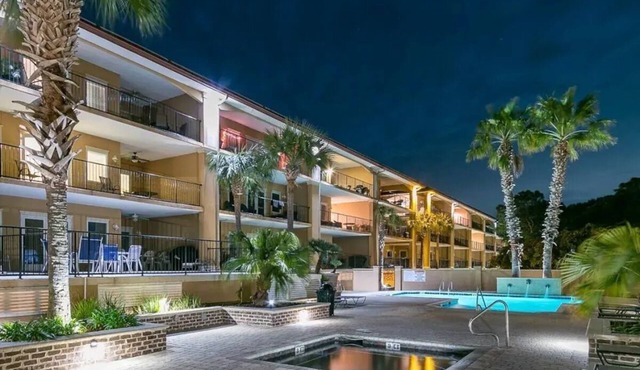 Unique 3 BR w/Huge Poolside Patio, Gated, In The Heart of Tybee