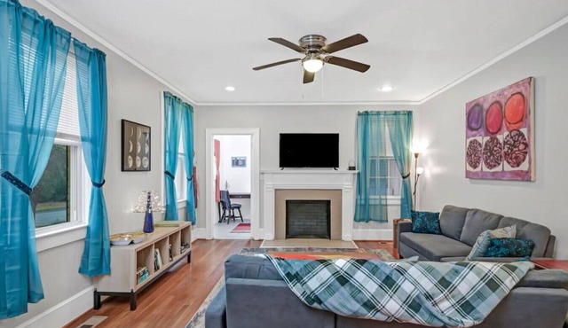 Unique 3BR | Sleeps 6 | Close to Everything!