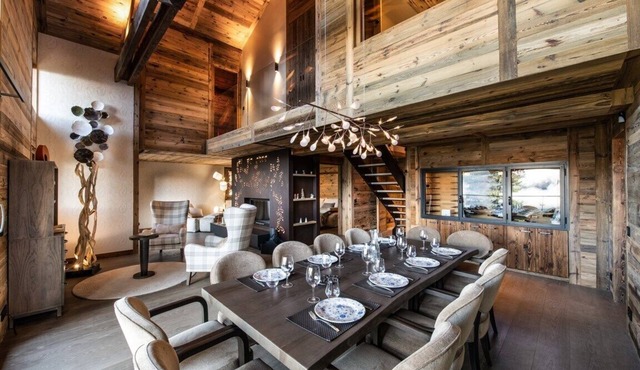 Unique 5* chalet for 12 people amongst the pin trees