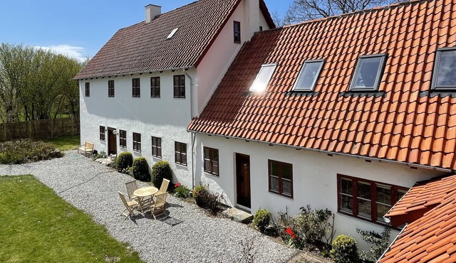 Unique 500 m2 countryside manor house 100 m from the sandy beach