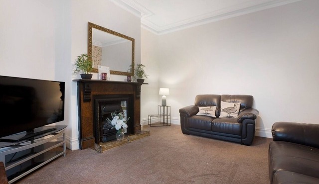 Unique 5BR in Queen street