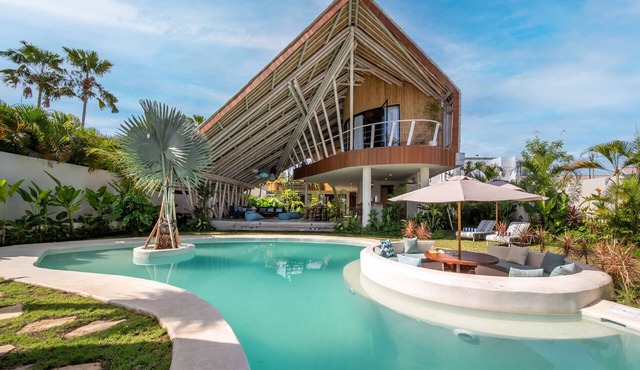 Unique 5BR Bamboo Villa | Pool | Umalas