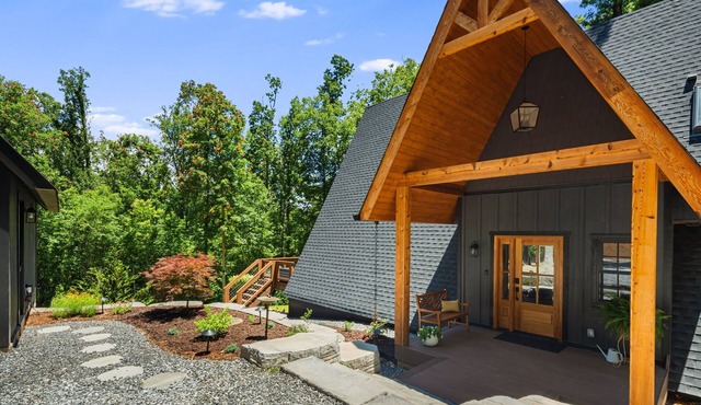 Unique '72 A-Frame: Firepit, Hot Tub, Jukebox, EV