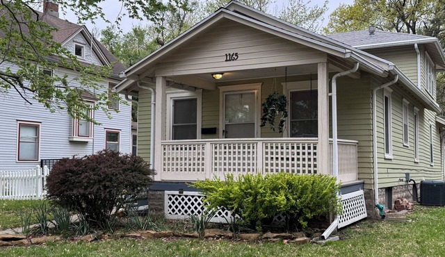 Unique Airplane Bungalow 2BR/2BA One-of-a-Kind Stay