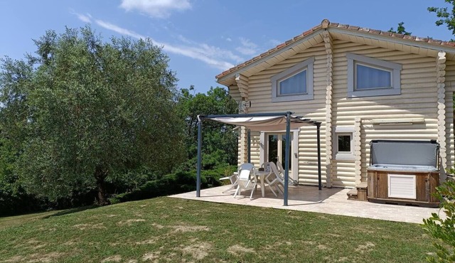 Unique and atypical log cabin