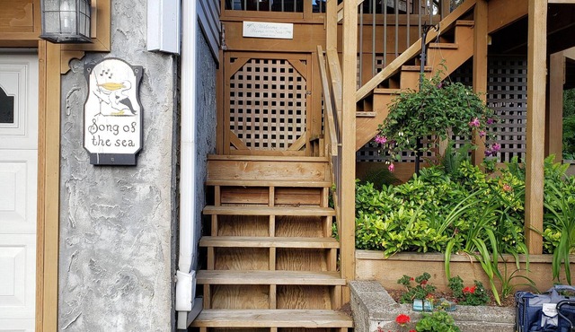 UNIQUE AND BEAUTIFUL , PRIME NORTH END LOCATION !