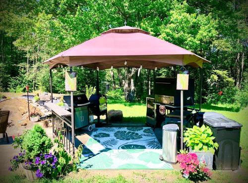 Unique and charming, exquisitely themed Log Cabin