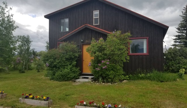 Unique and Spacious Artist's House 5 blocks from Main Street