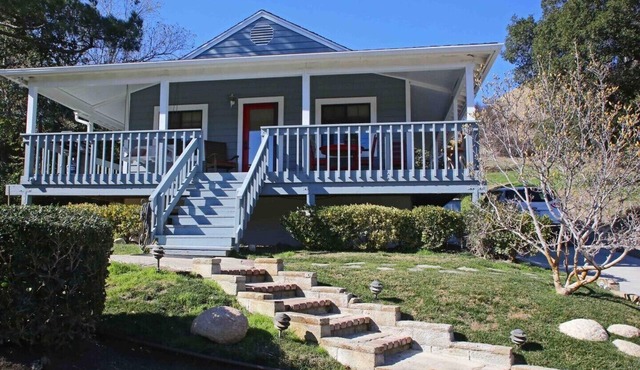 Unique and tranquil Country Cottage minutes from civilization